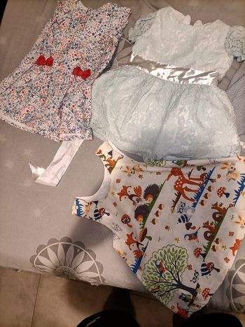 Lot de 7 robes pour fille