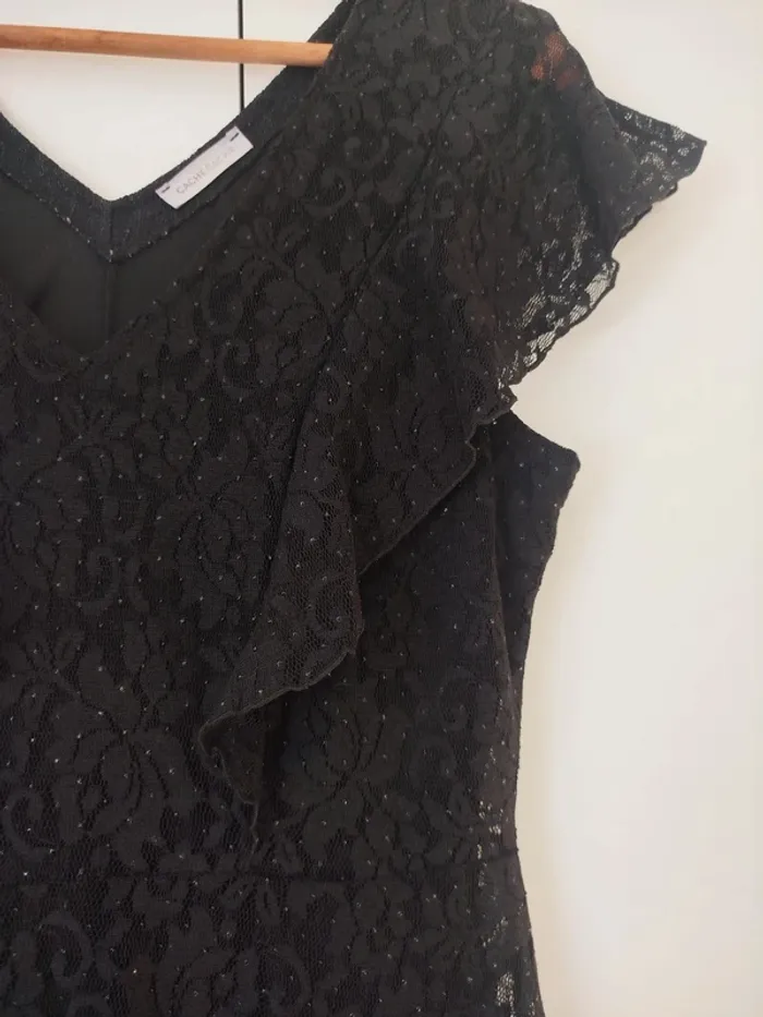 Robe noire à dentelle taille 38 - photo numéro 2