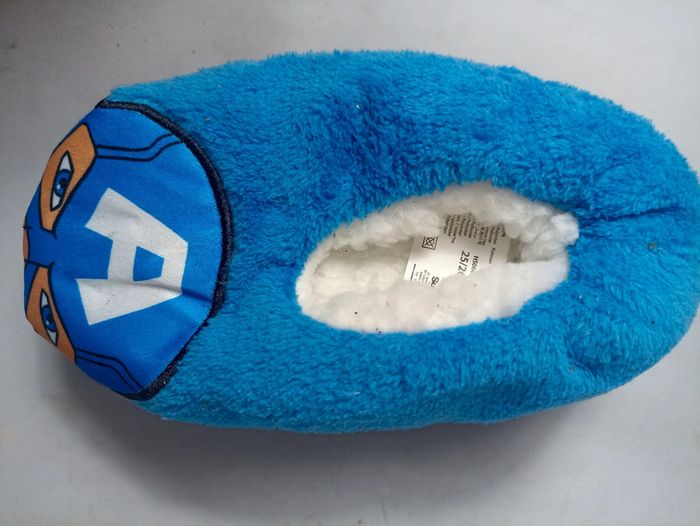 Chaussons Avengers bleu taille 25 26