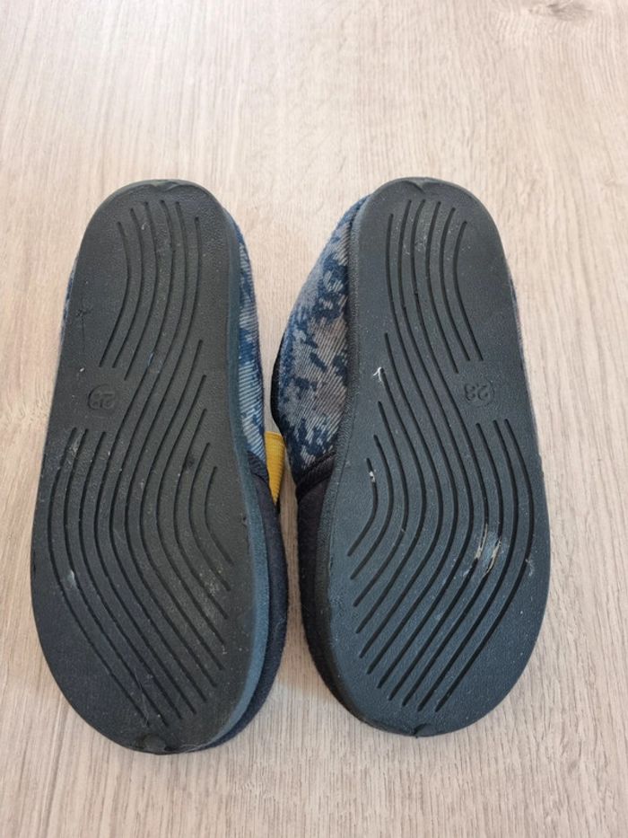 Chaussons taille 28 TBE - photo numéro 3