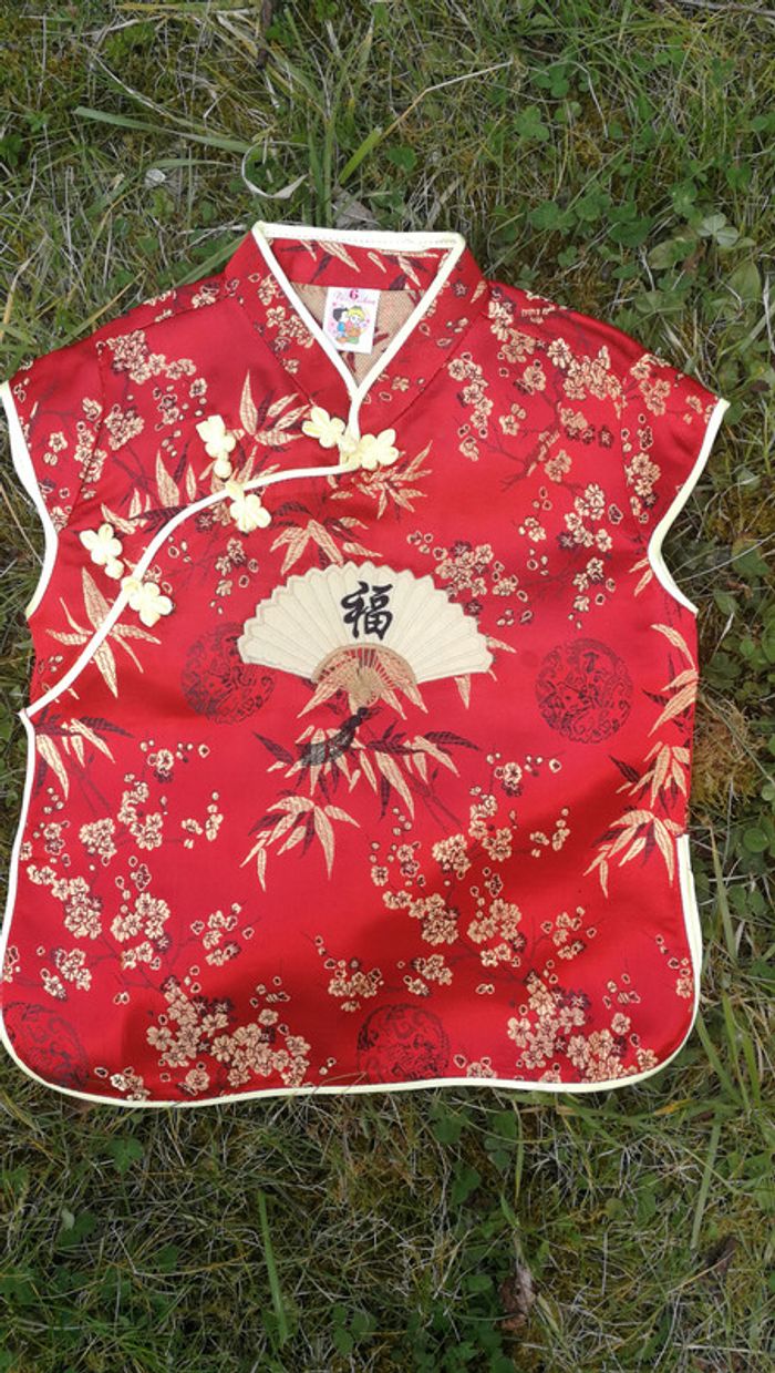 Haut rouge brodé traditionnel asiatique pour enfant
