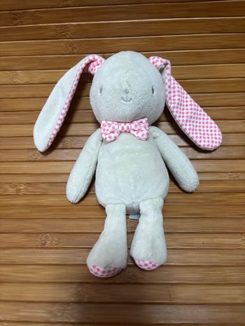 Doudou lapin beige noeud papillon rose carreau klorane