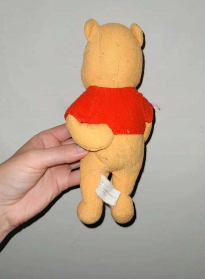 Peluche winnie avec fleurs disney - photo numéro 3