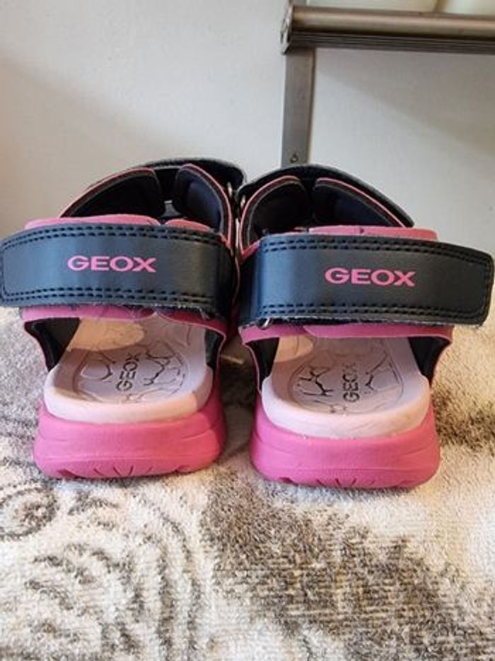 🤩😍💥SUPERBES SANDALES POINTURE 32 GEOX💥ELLES SONT HYPER CONFORT ET DE PARFAITES QUALITÉES💜💜💜💜💜💜 - photo numéro 2