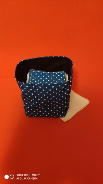 16 lingettes lavables et son panier, neuf,10 x 10 cm