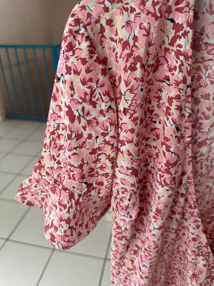 robe portefeuille Taille 36 ONLY fleuri tons rose NEUVE - photo numéro 2