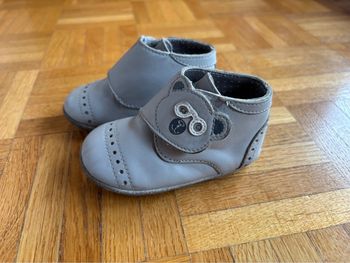 Chaussures Robeez 6-9 mois parfait etat