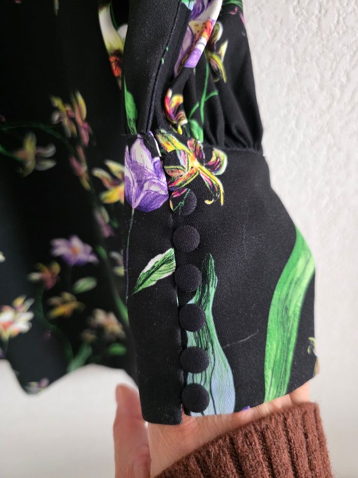 Jolie robe droite noire fleurie h&m taille 36 - photo numéro 4
