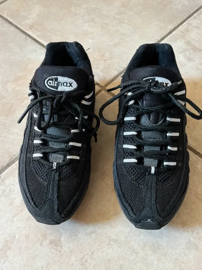 Baskets Nike air Max pointure 36 - photo numéro 2