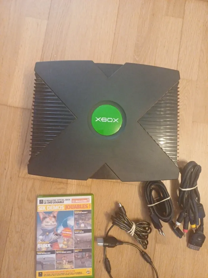 Xbox 1ère génération + Manette + 2 démos + câbles - photo numéro 2