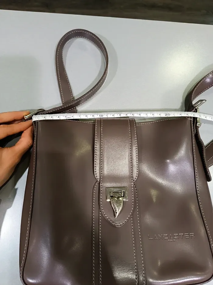 Sac besace bandoulière Lancaster cuir taupe - photo numéro 16