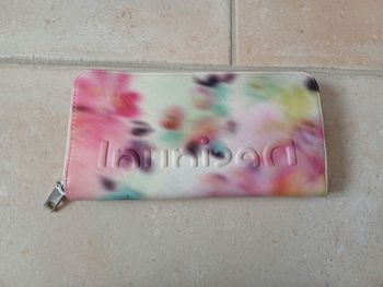 Porte-feuille desigual crème et multicolore Très bon état 