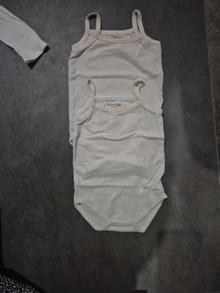 Lot bodies 6 mois bébé fille - photo numéro 7