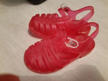 Sandales piscine/plage méduse fille taille 23