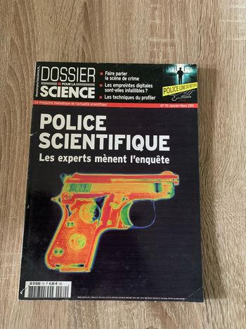 Magazine dossier pour la science police scientifique