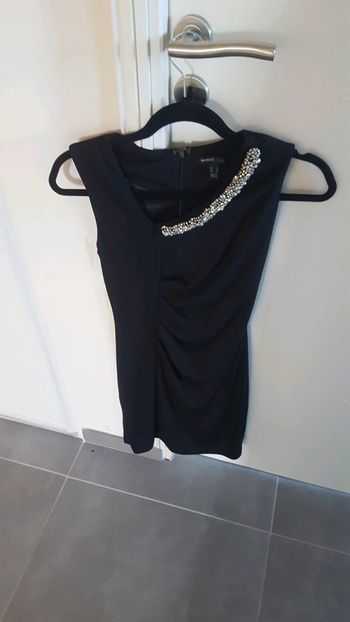 Robe noire chic Mango