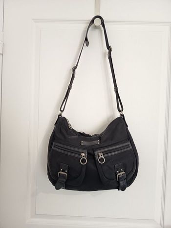 Sac bandoulière lancaster tendance spacieux et pratique 