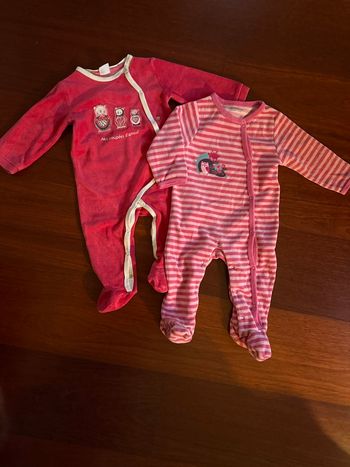 Lot de 2 pyjama 9mois en velours.