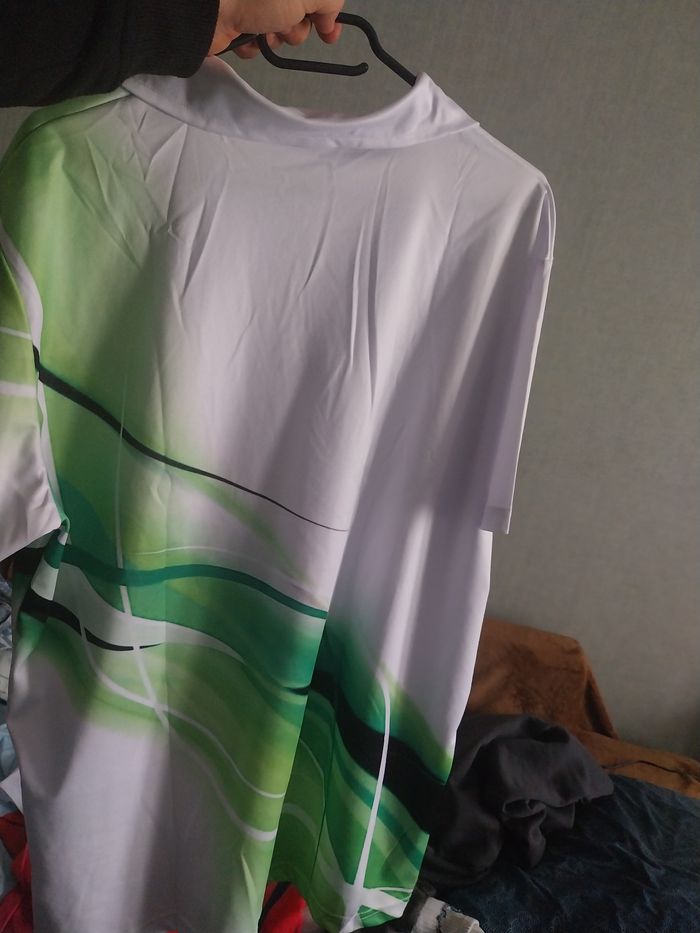 Polo tout neuf jamais porté à boutons. - photo numéro 5