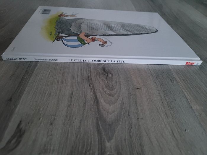 Bande dessinée 
Neuve , jamais lue car doublon 
Tome 33 : le ciel lui tombe sur la tête - photo numéro 3