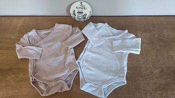 Lot 2 bodys beige et blanc