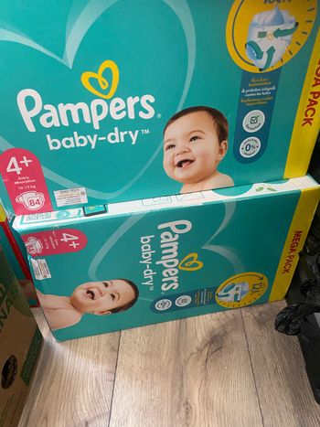 Couches Pampers