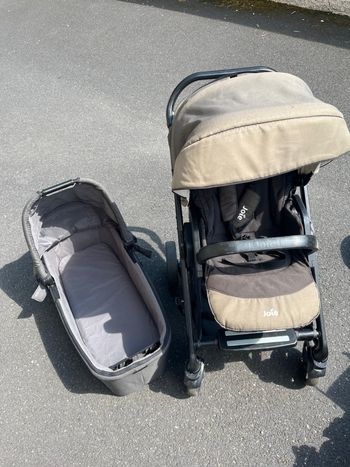 Poussette joie avec couffin