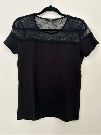 T-shirt noir manches courtes moulant dentelle sur le haut Mosquitos M