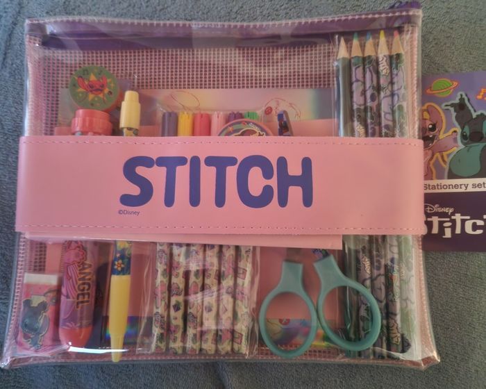 Trousse de papeterie Stitch