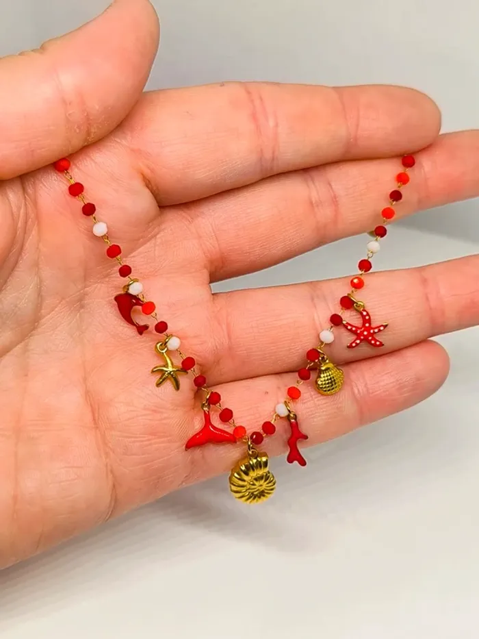 Bracelet doré et rouge avec perles de cristal et breloques de la mer - photo numéro 4