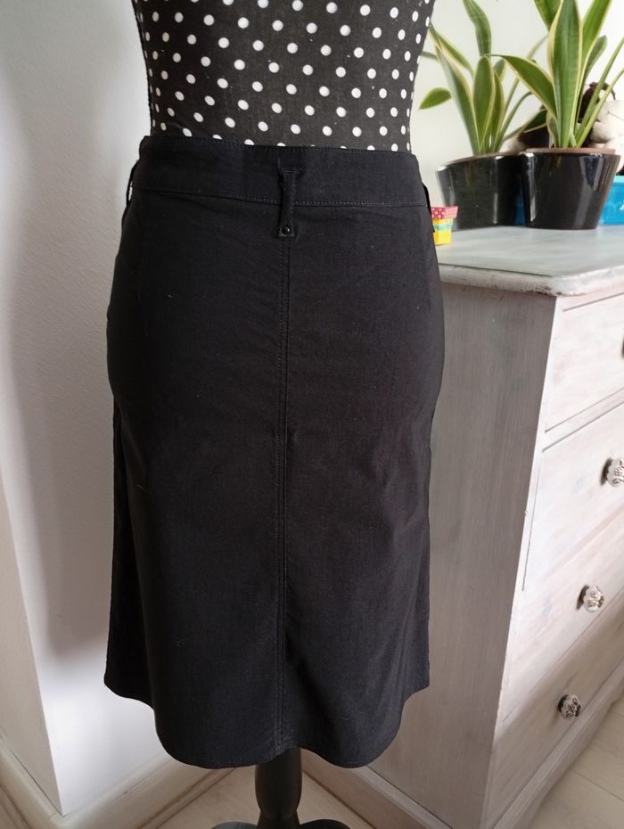Jupe noire longueur du genou 40 - photo numéro 3