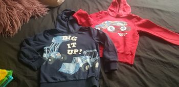 Lot de 2 pulls,8 ans