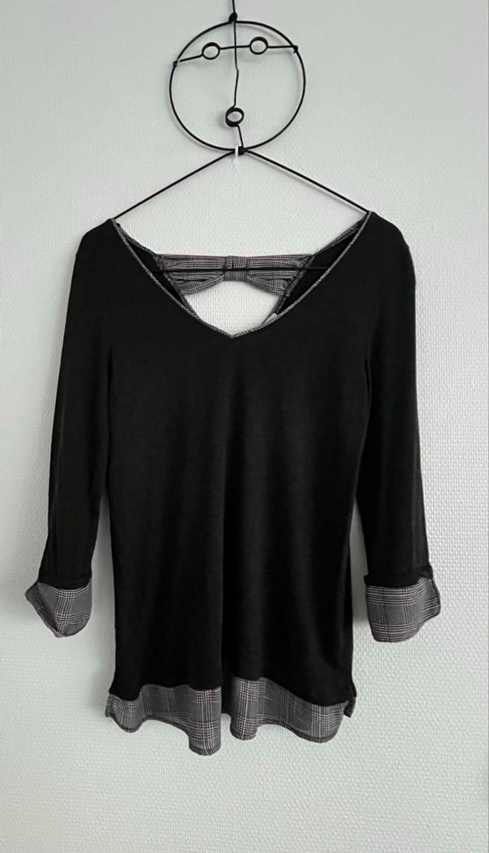 Haut noir et prince de galle