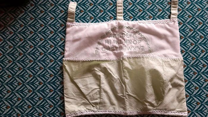 Abécédaire avec poches de rangements