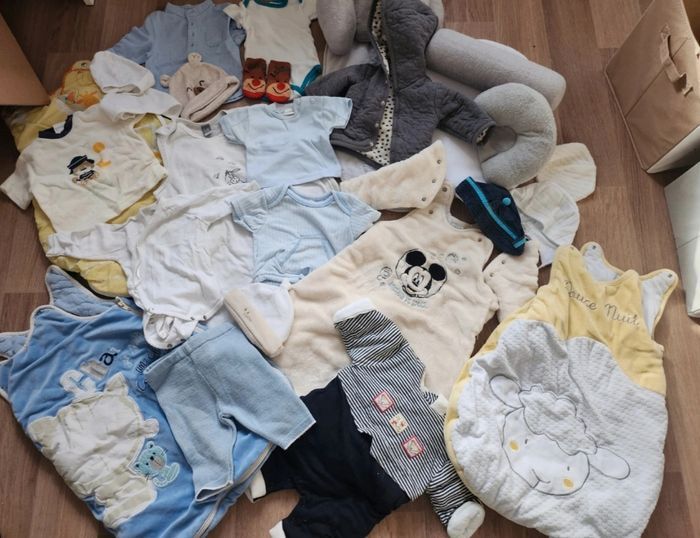 Lot vêtements 1 mois garçon 78 pcs - photo numéro 2