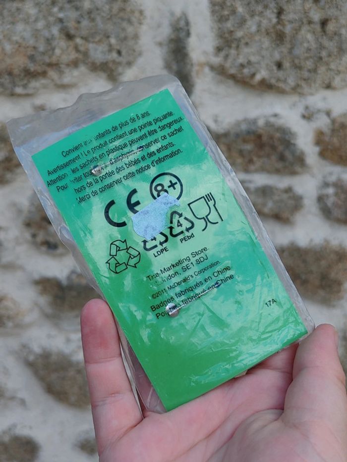 Lot de 2 badges Monopoly - photo numéro 3