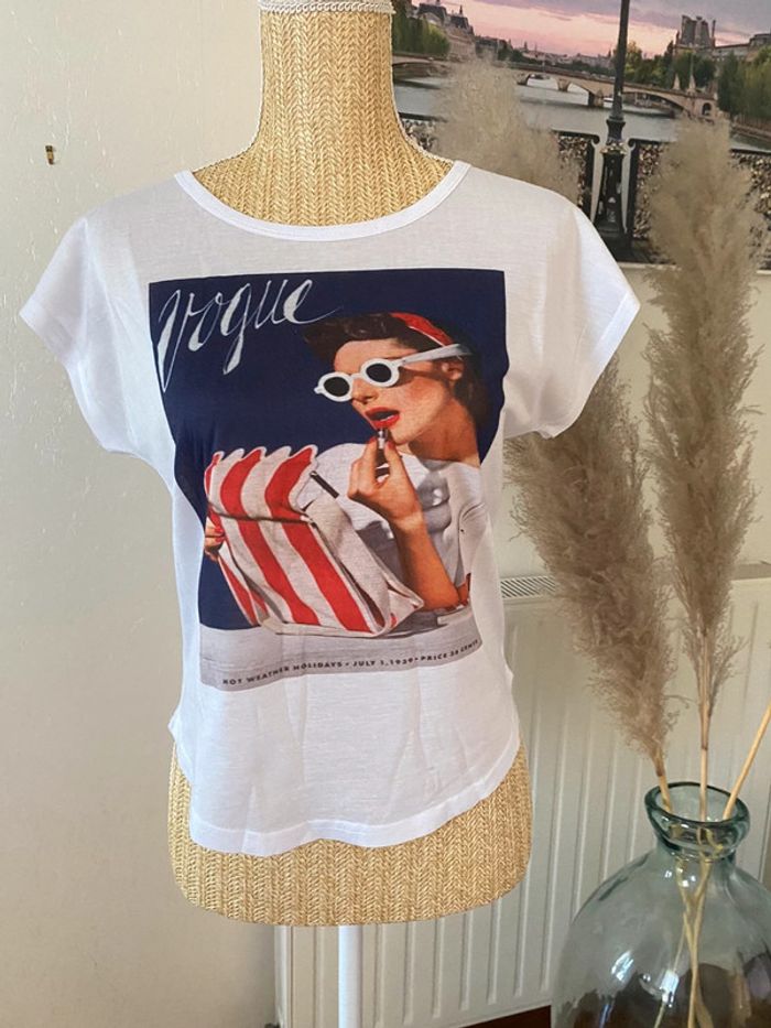 T-shirt blanc avec motifs