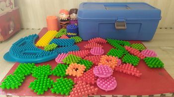 lot de briques  a gros picots + 1 boite de rangement