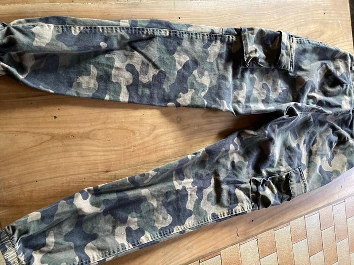 Pantalon cargo imprimé camouflage - photo numéro 3
