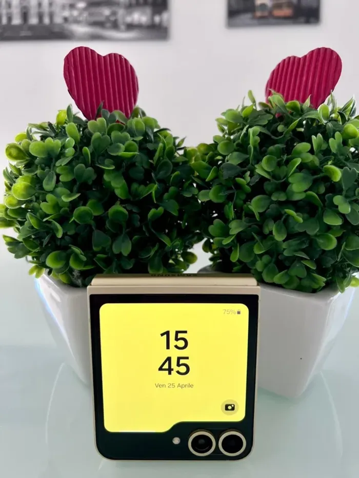 SAMSUNG · GALAXY Z FLIP 6 · 512 Go · Or - photo numéro 9