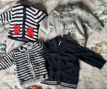 Lot de 3 gilets et 1 pull taille 3 mois 