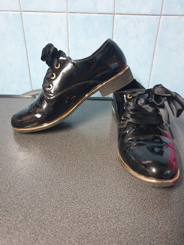 Derby chaussures vernies noires 32 lacets rubans Lovely Skull idéales cérémonie