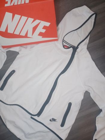 Veste à capuche Nike S en très bon état