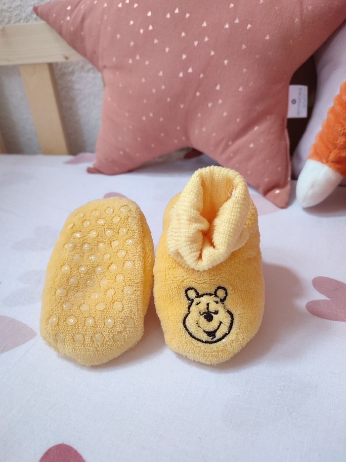 Paire de chaussons antidérapant Winnie l'ourson - Naissance - Neuf - Disney - photo numéro 3