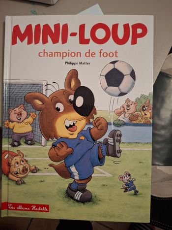 Livre mini loup champion de foot