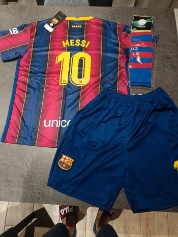 Tenue foot Léo Messi FC Barcelone. T.30