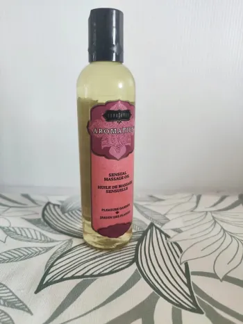 Aromatics huile de massage sensuelle 236ml à utiliser 12 mois après ouverture valeur 18€
