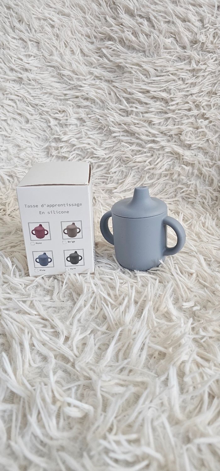 Tasse d'apprentissage en silicone gris Neuf