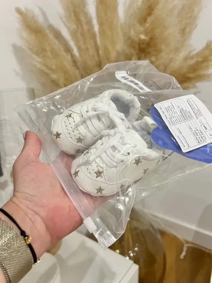 Baskets bébé blanc étoiles dorées taille 19 - photo numéro 6