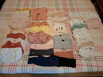 Lot vêtements fille de 00 a 3 mois